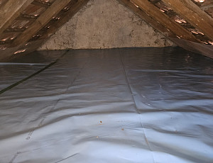 Zateplení stropu patrového rodinného domu pomocí foukané izolace